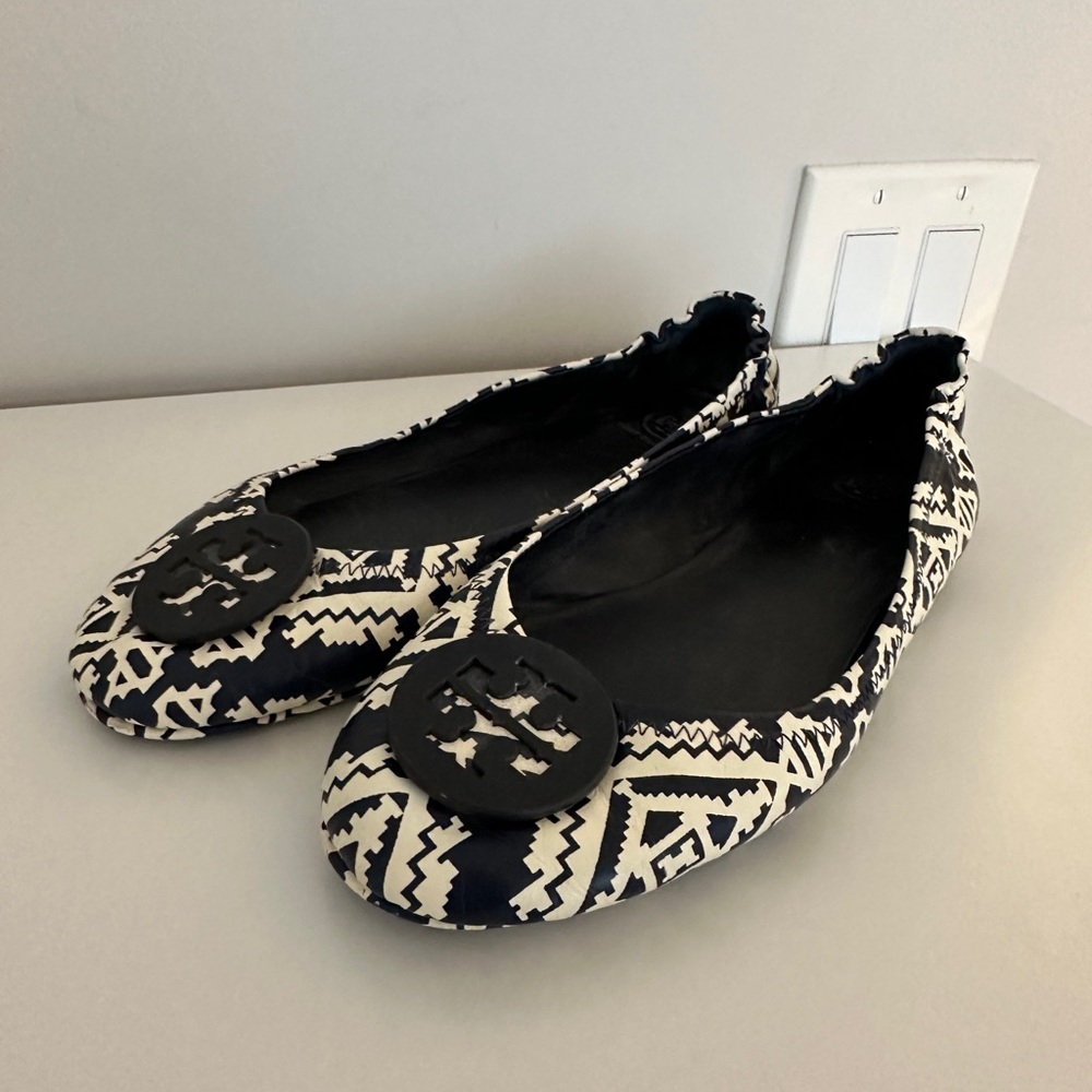 Tory Burch size 9 navy and white flats
